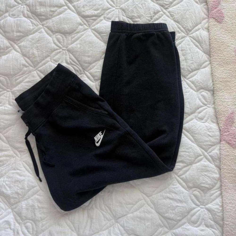 black nike sweatpants